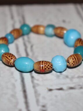 🤎💙✨ NWOT Wooden & Turquoise Glass Beaded Bracelet · 7"